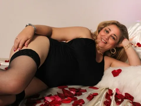 live sex site model AinovaGarcia