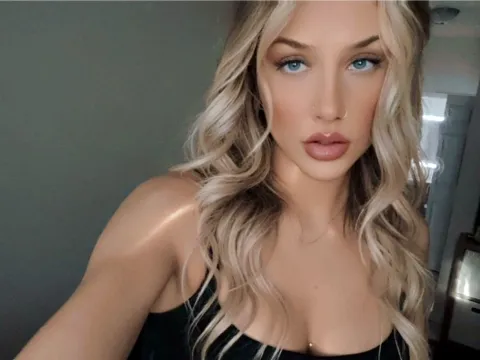 hot live webcam model AuroraKinn