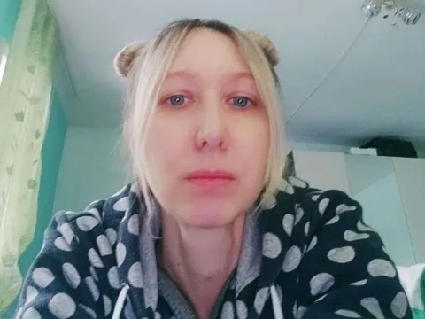 Führen Sie einen Live-Chat mit Webcam-Model AyleenReid