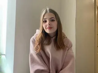 webcam show model CarolineMilers