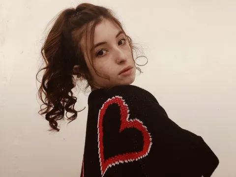 teen webcam model CharlotteRuve