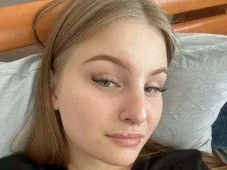 amateur sex model ElyonaBibriebs