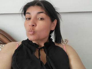 live webcam sex model EmilianaGrey