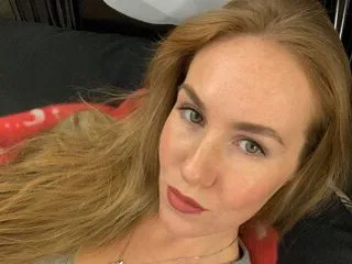 nude webcam chat model EmilyBrilliant