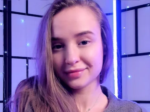 webcam stream model GillianCoey