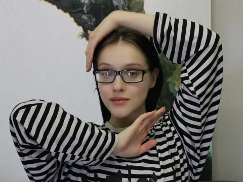 webcam show model KiraLostrange
