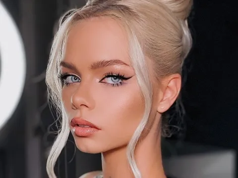 sex webcam model KiraSugar