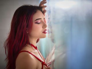 adult cam model LucyCollin