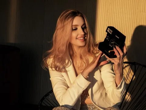video stream model LucyHellenbrecht