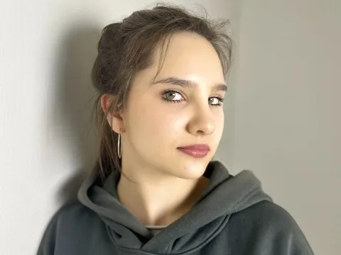 video dating model MaudDanforth