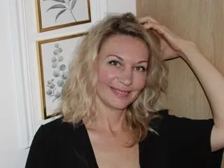 Führen Sie einen Live-Chat mit Webcam-Model NancyAlvarez