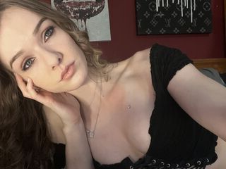 video live sex cam model RhylieHazel