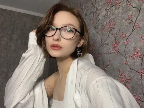 Führen Sie einen Live-Chat mit Webcam-Model SummerAkira