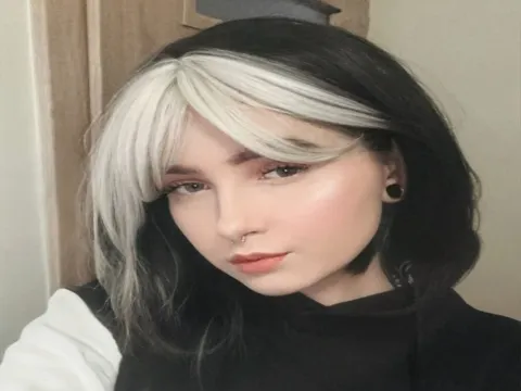 webcam stream model SuzieMikes